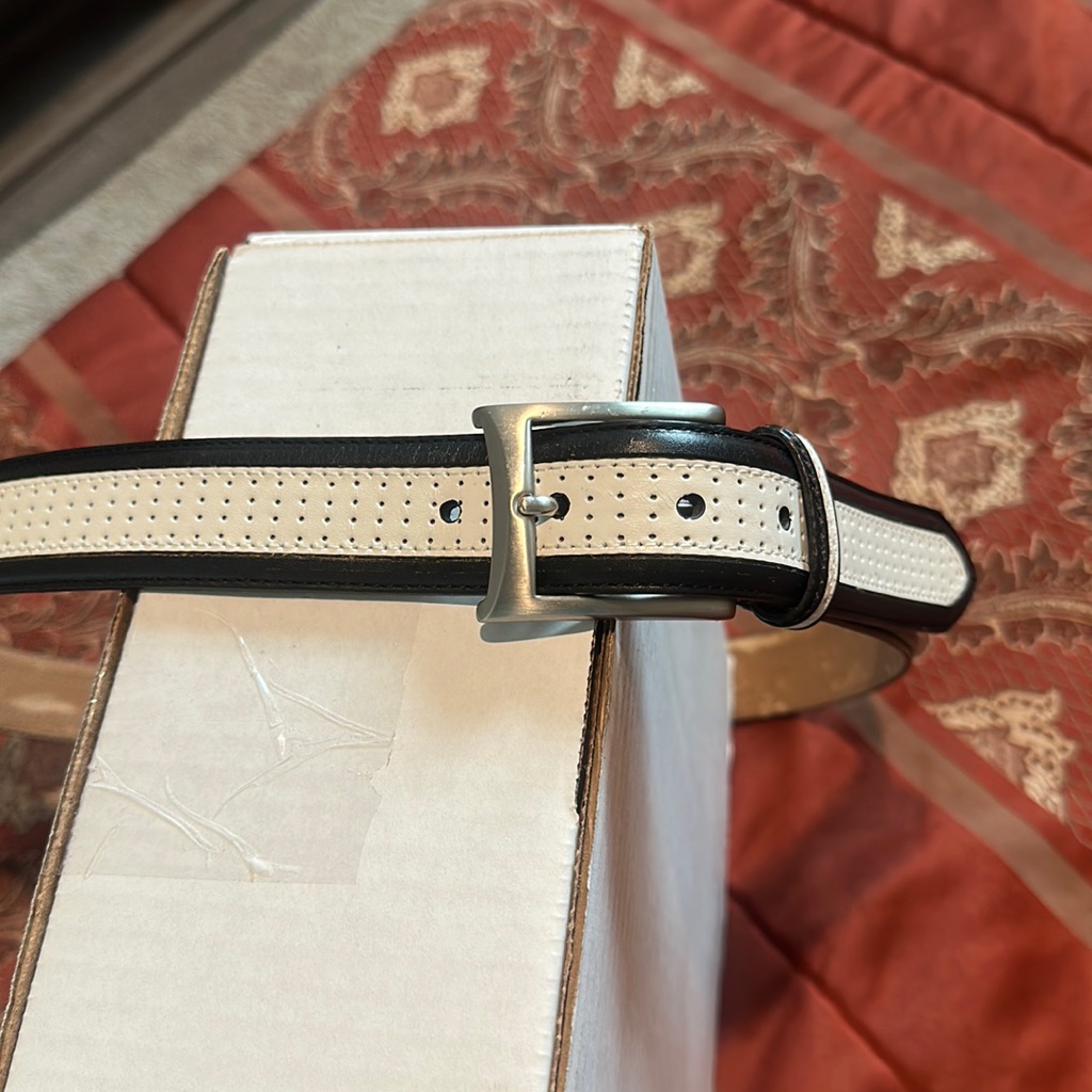 Mens Preowned Leather Belt BlackWhite